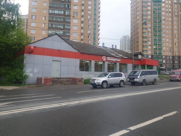 Торговый центр на ул. Ягодная, 12
