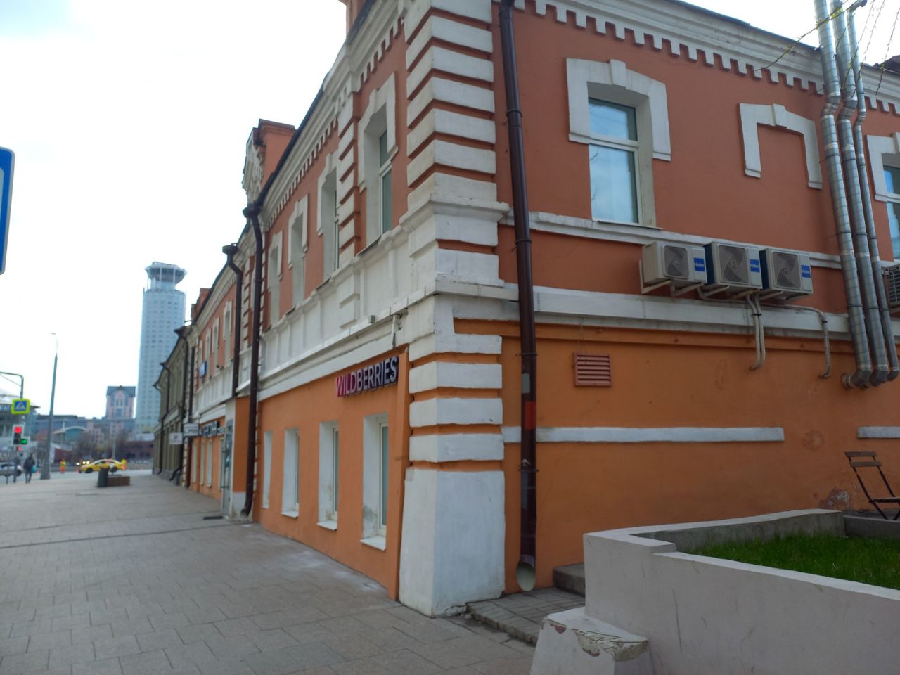 Торговом центре на ул. Народная, 20с1