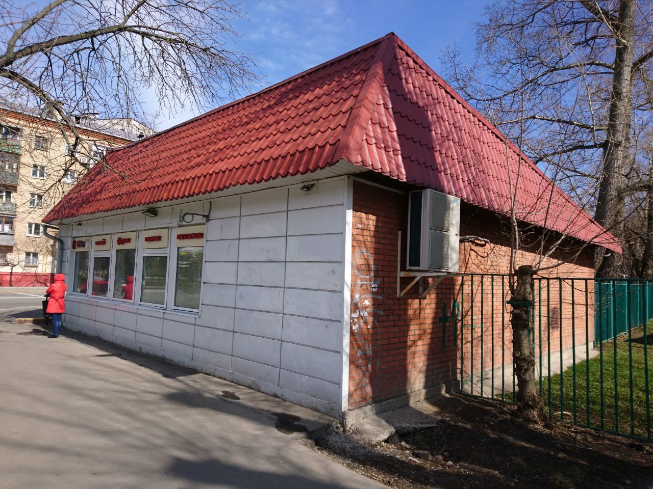Торговом центре на ул. Менжинского, 5А