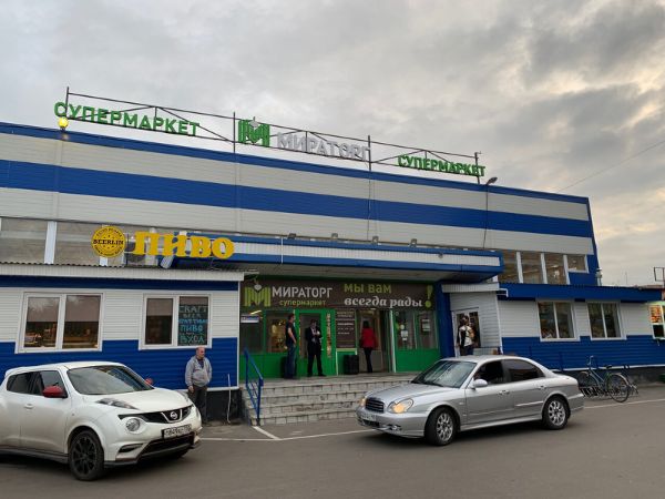 Торговый центр на ул. Десантная, 1