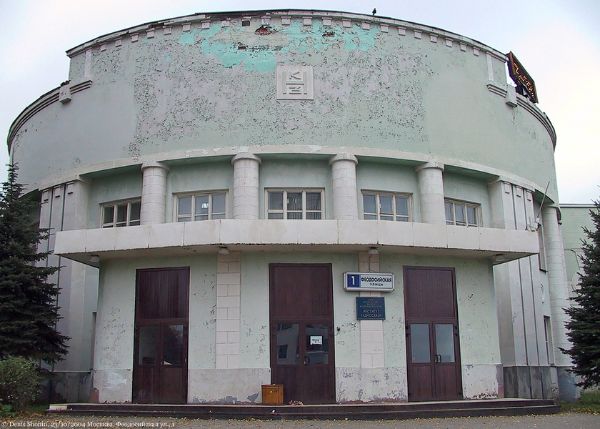 Отдельно стоящее здание на ул. Феодосийская, 1к1