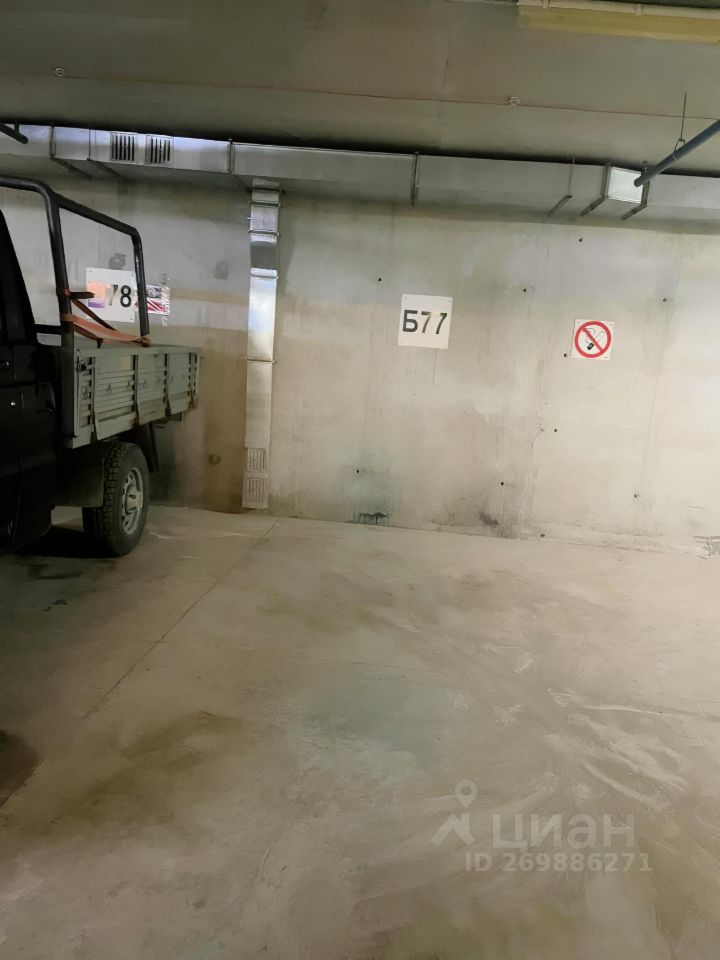Продается гараж в Екатеринбурге, площадь 15.5 кв.м, без отделки. Удобное расположение, чистое и просторное помещение.