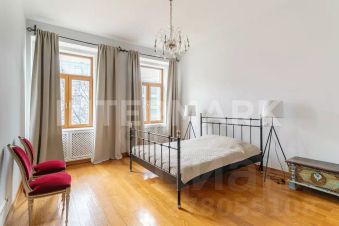 многокомн. кв., 222 м², этаж 4