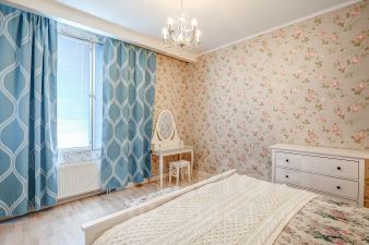 2-комн.кв., 76 м², этаж 4