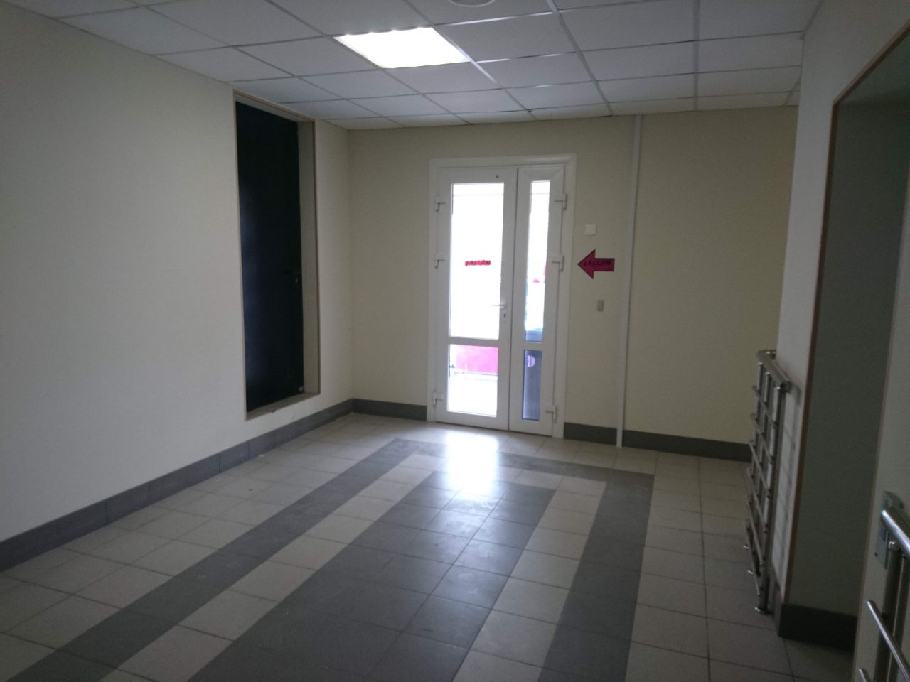 Торговом центре на ул. Корнейчука, 53