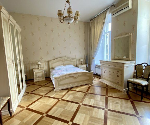 1-комн., 100 м², 1/1 этаж