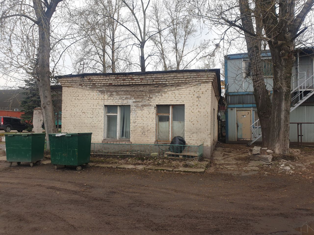 Складском комплексе на ул. Южнопортовая, 11 (Строение 1)