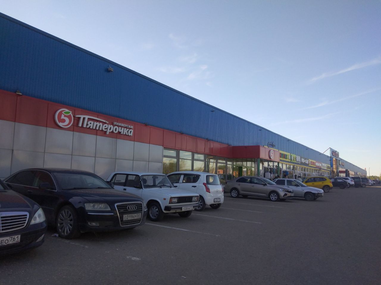 Торговом центре в деревне Красная Пахра, дв144с1