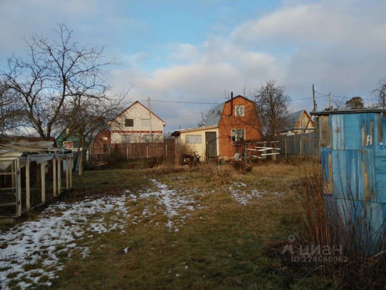 Купить дом у реки в городском округе Озерах Московской области, продажа  коттеджей с участком на берегу реки в городском округе Озерах Московской  области. Найдено 1 объявление.