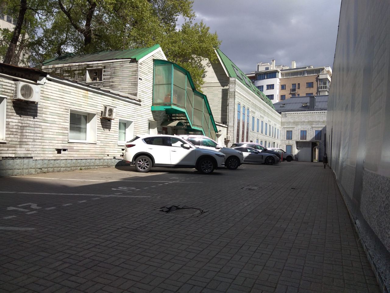 продажа помещений в БЦ в 1-м переулке Тружеников, 14с13