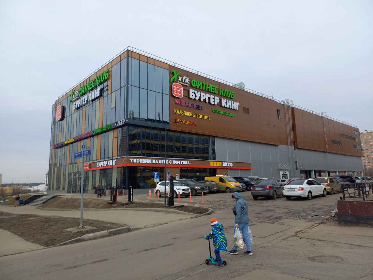 Торговом центре на ул. Федосьино, 12