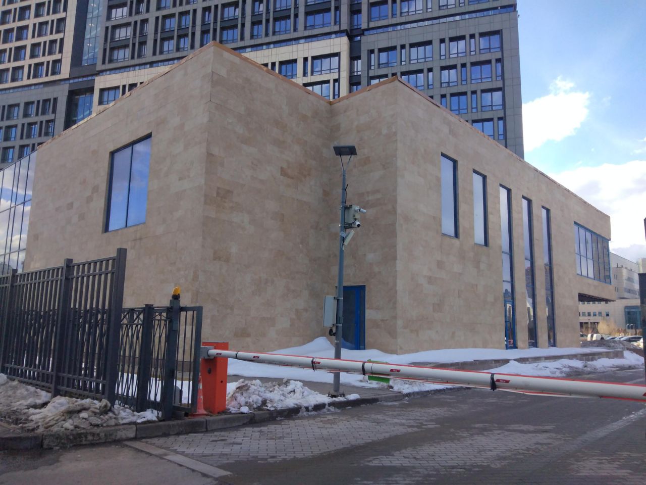 Торговом центре на ул. Херсонская, 43к2