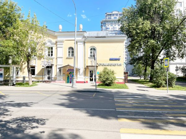 Бизнес-центр на ул. Маршала Вершинина, 8к1