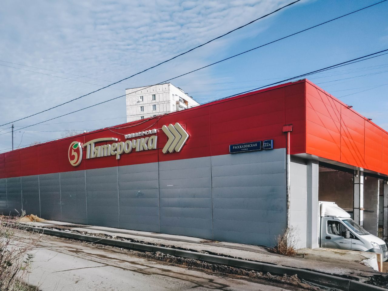 Торговом центре на ул. Рассказовская, 22А