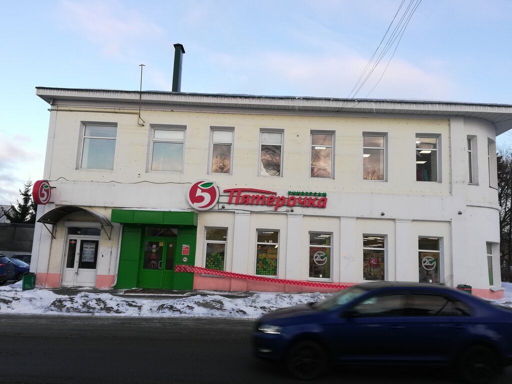 Торговом центре на ул. Климова, 2