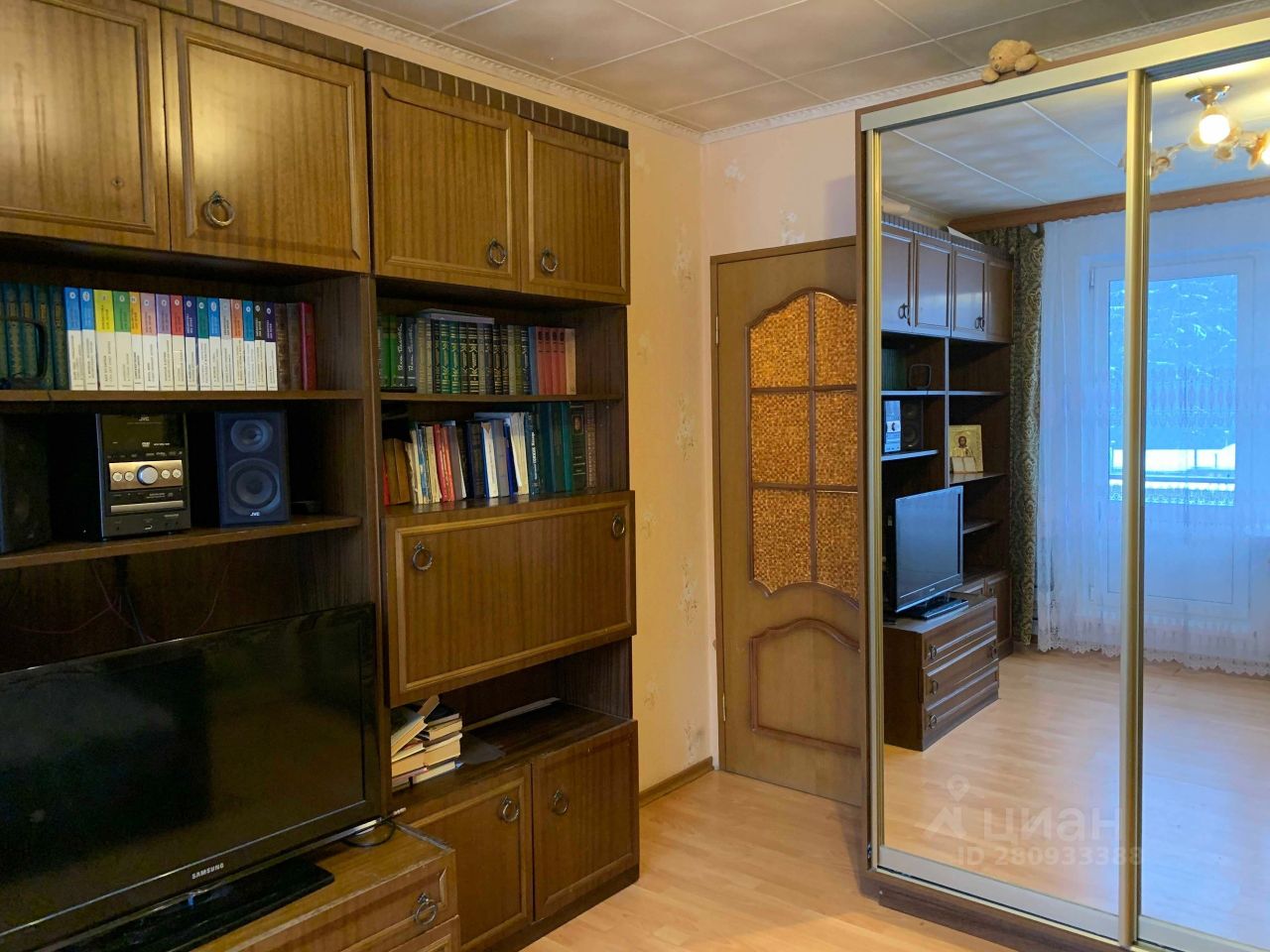 Продаю двухкомнатную квартиру 47.9м² Ленинградская область, Луга, Луга ...