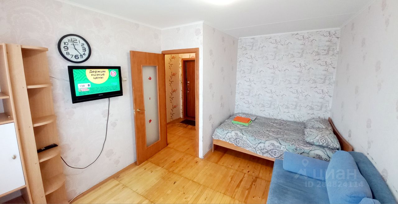 Уютная квартира в Екатеринбурге, посуточная аренда. Площадь 30 кв.м, кухня 5 кв.м, жилая 15 кв.м, 8 этаж, 1 комната, без отделки.