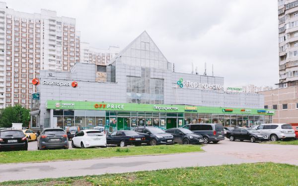 Торговый центр на бульваре Адмирала Ушакова, 7