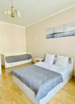 2-комн.кв., 80 м², этаж 3