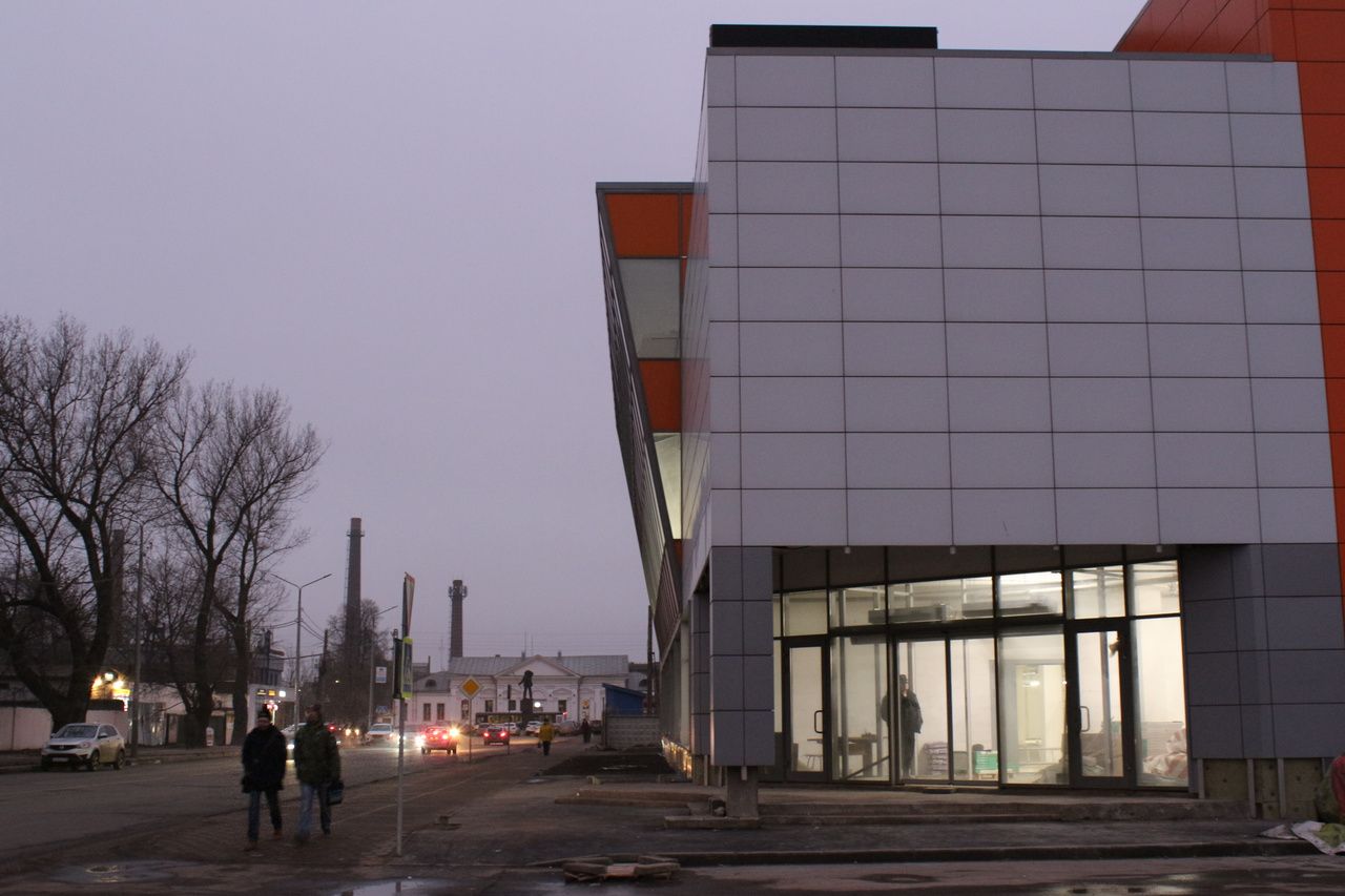 продажа помещений в ТЦ на ул. Корешкова, 1