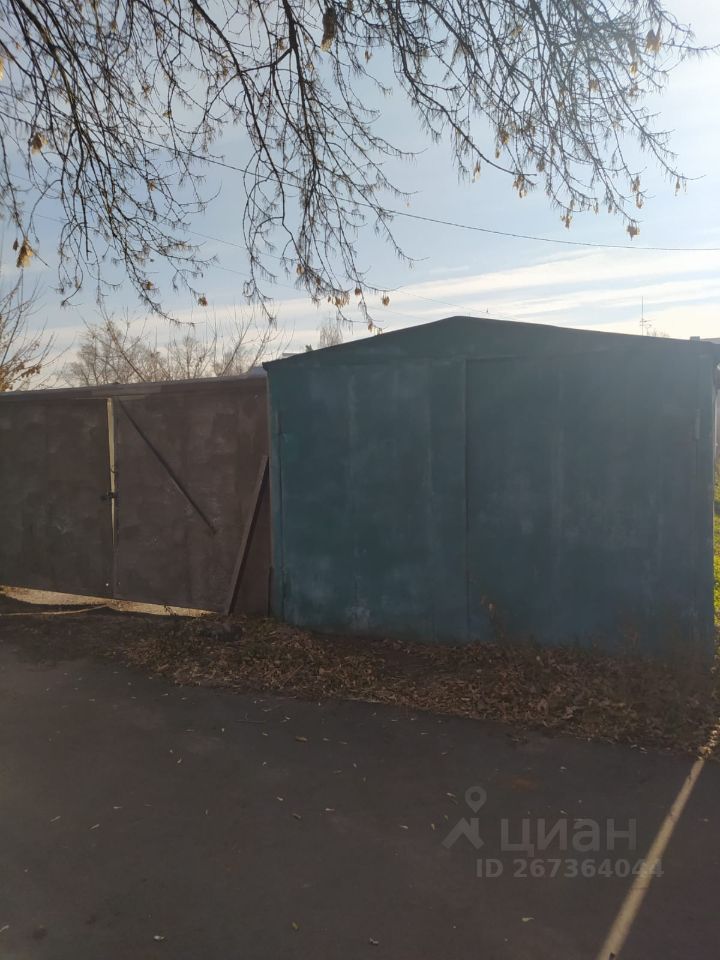 Продается гараж в Барнауле, площадь 18 кв.м. Удобный подъезд, металлические ворота, рядом зелёная зона.