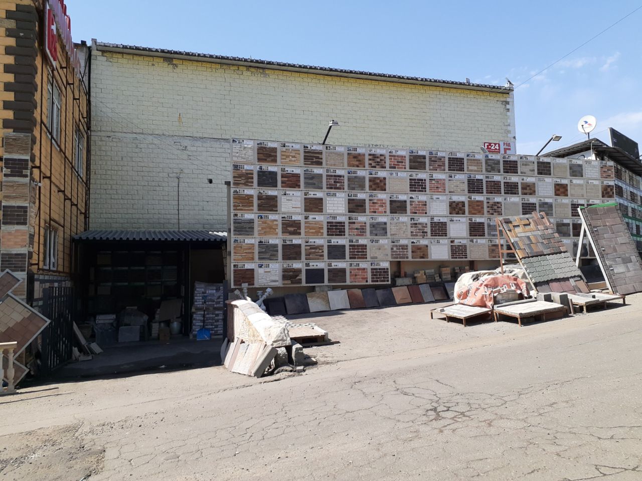 ТЦ Славянский мир (на 41-м километре, 1)