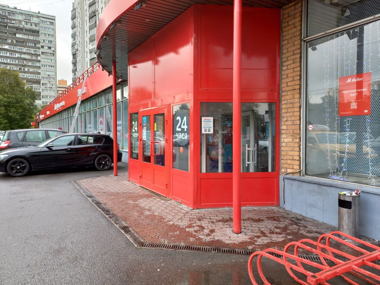 Торговом центре на Славянском бульваре, 13к1