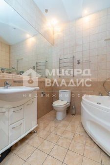 3-комн.кв., 122 м², этаж 3