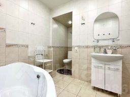 1-комн.кв., 220 м², этаж 1