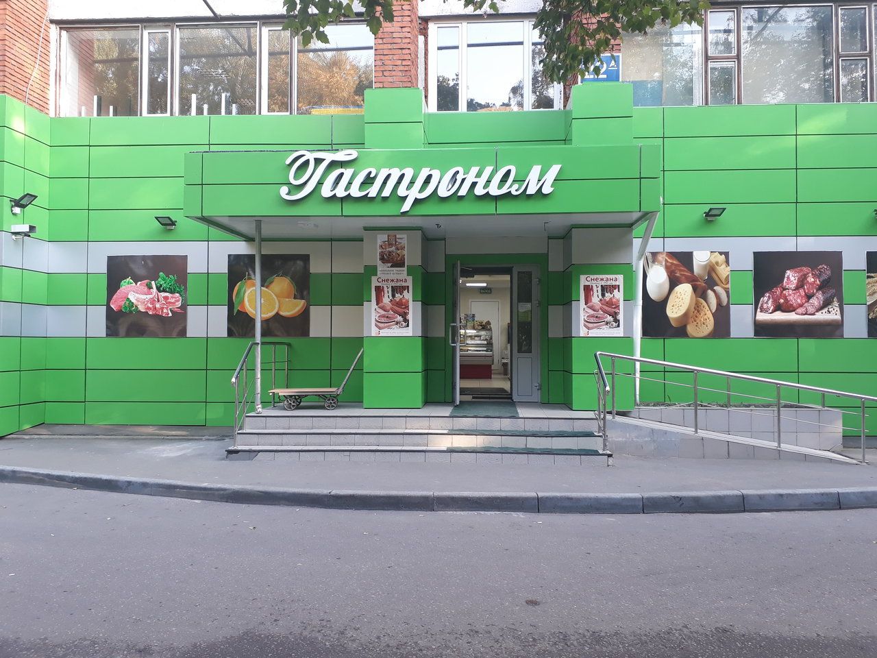 Торговом центре на ул. Академика Варги, 22А
