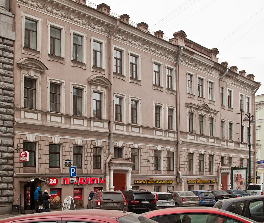 File:Caryatids on Molaya Morskaya Ulitsa 13.jpg - Wikimedia Commons