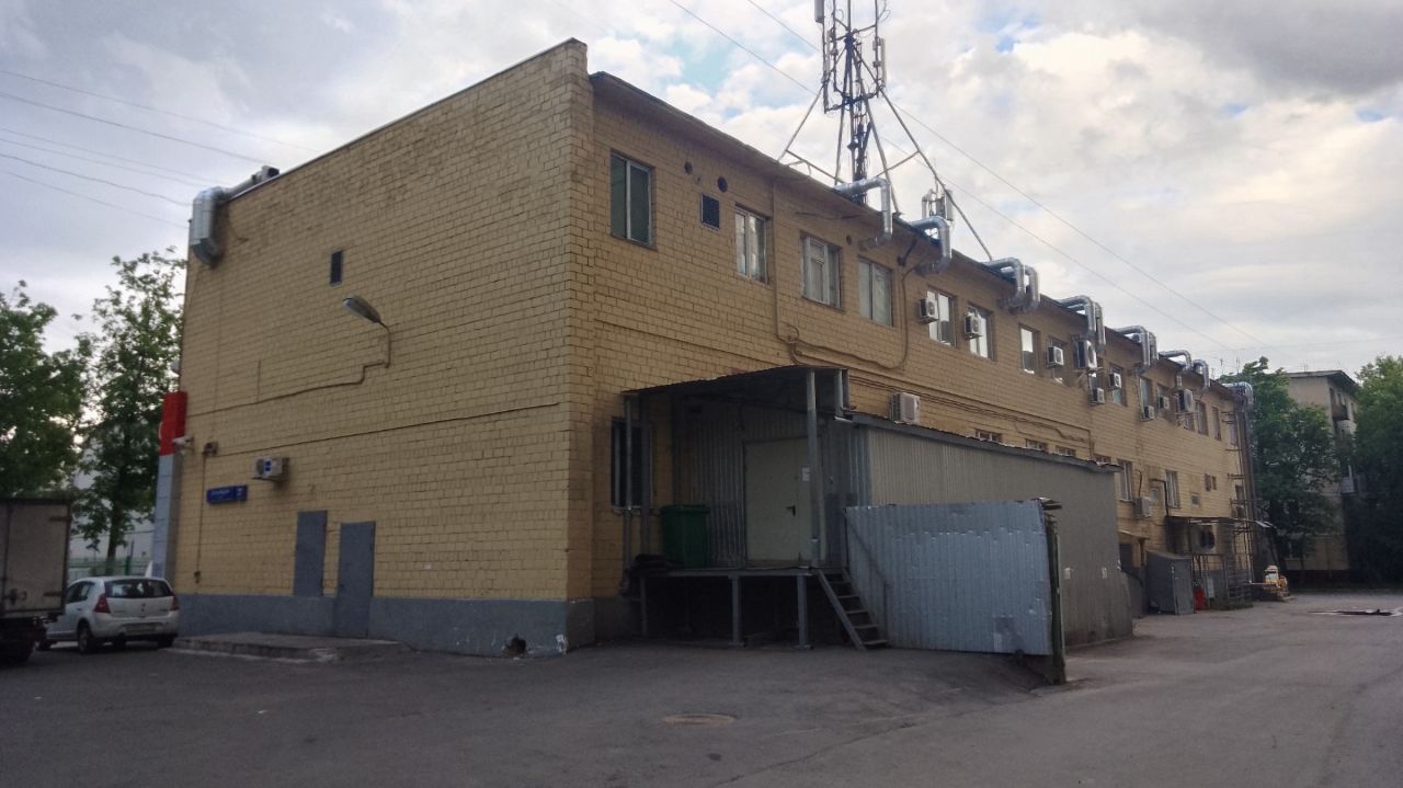 Торговом центре на ул. 15-я Парковая, 27