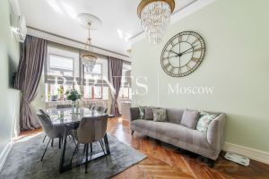 5-комн.кв., 220 м², этаж 4