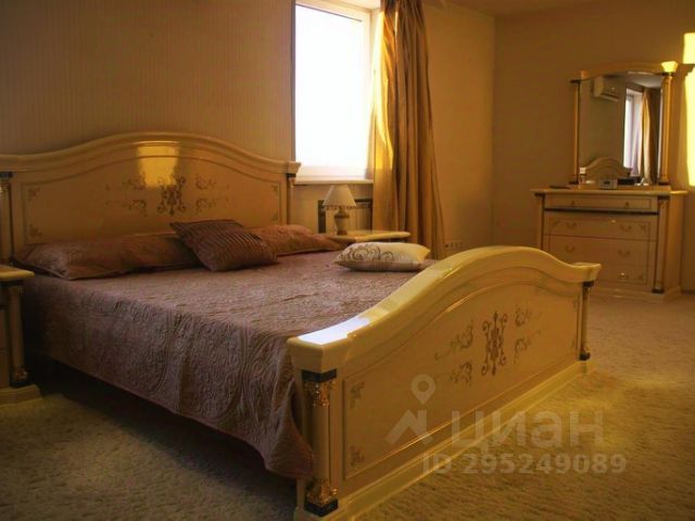 1-комн., 180 м², 1/1 этаж
