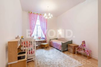 многокомн. кв., 211 м², этаж 3