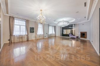 5-комн.кв., 246 м², этаж 3