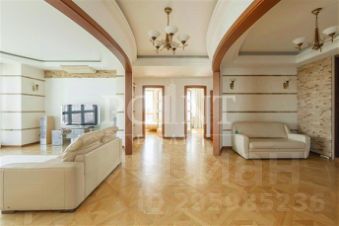 4-комн.кв., 185 м², этаж 5