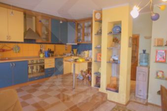 4-комн.кв., 180 м², этаж 6