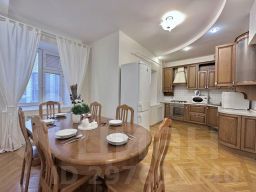 1-комн.кв., 180 м², этаж 1