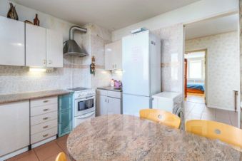 3-комн.кв., 80 м², этаж 1