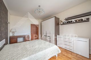 4-комн.кв., 146 м², этаж 4