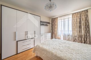 4-комн.кв., 146 м², этаж 4