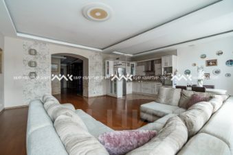 5-комн.кв., 158 м², этаж 3