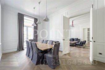 4-комн.кв., 214 м², этаж 4