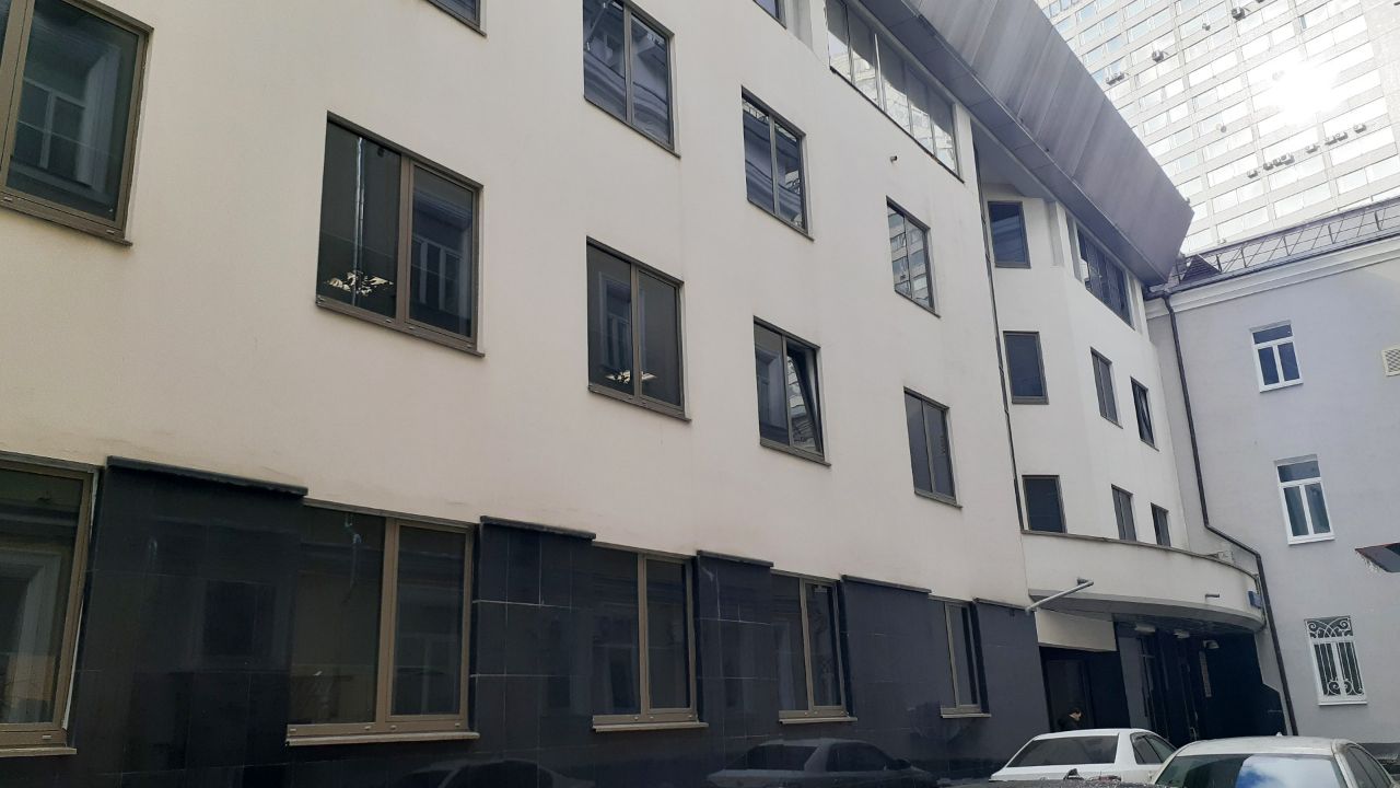 Бизнес Центр в Большом Николопесковском пер., 13с2