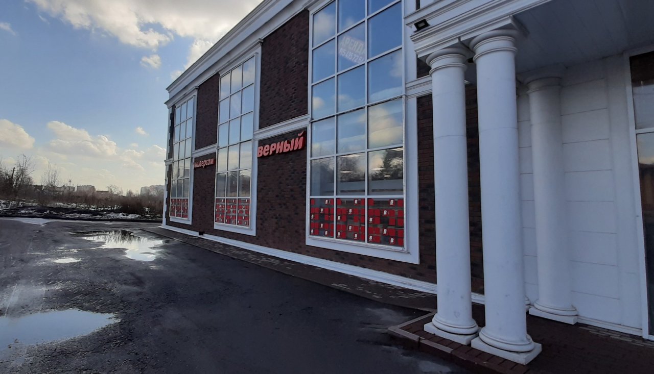 Торговом центре на ул. Спортивная, 3А