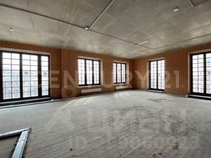 4-комн.кв., 367 м², этаж 4