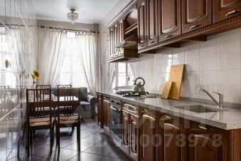 2-комн.кв., 90 м², этаж 2