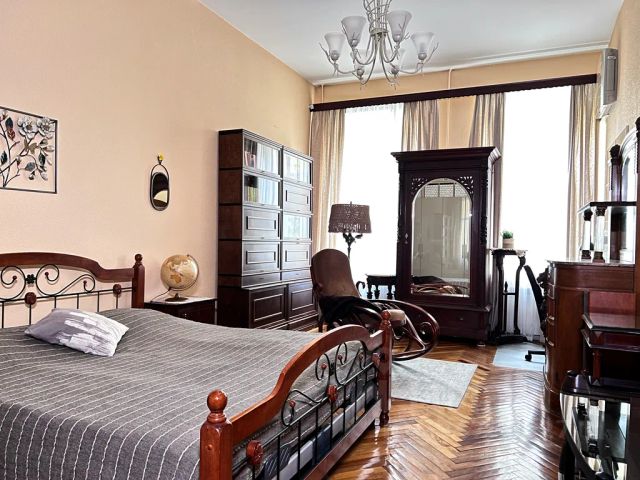 1-комн., 52 м², 2/4 этаж