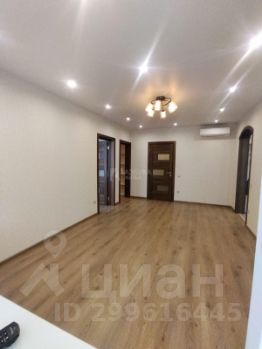 3-комн.кв., 77 м², этаж 1